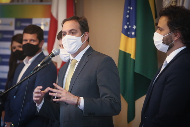 Paulo Câmara anuncia nova malha de voos da Azul