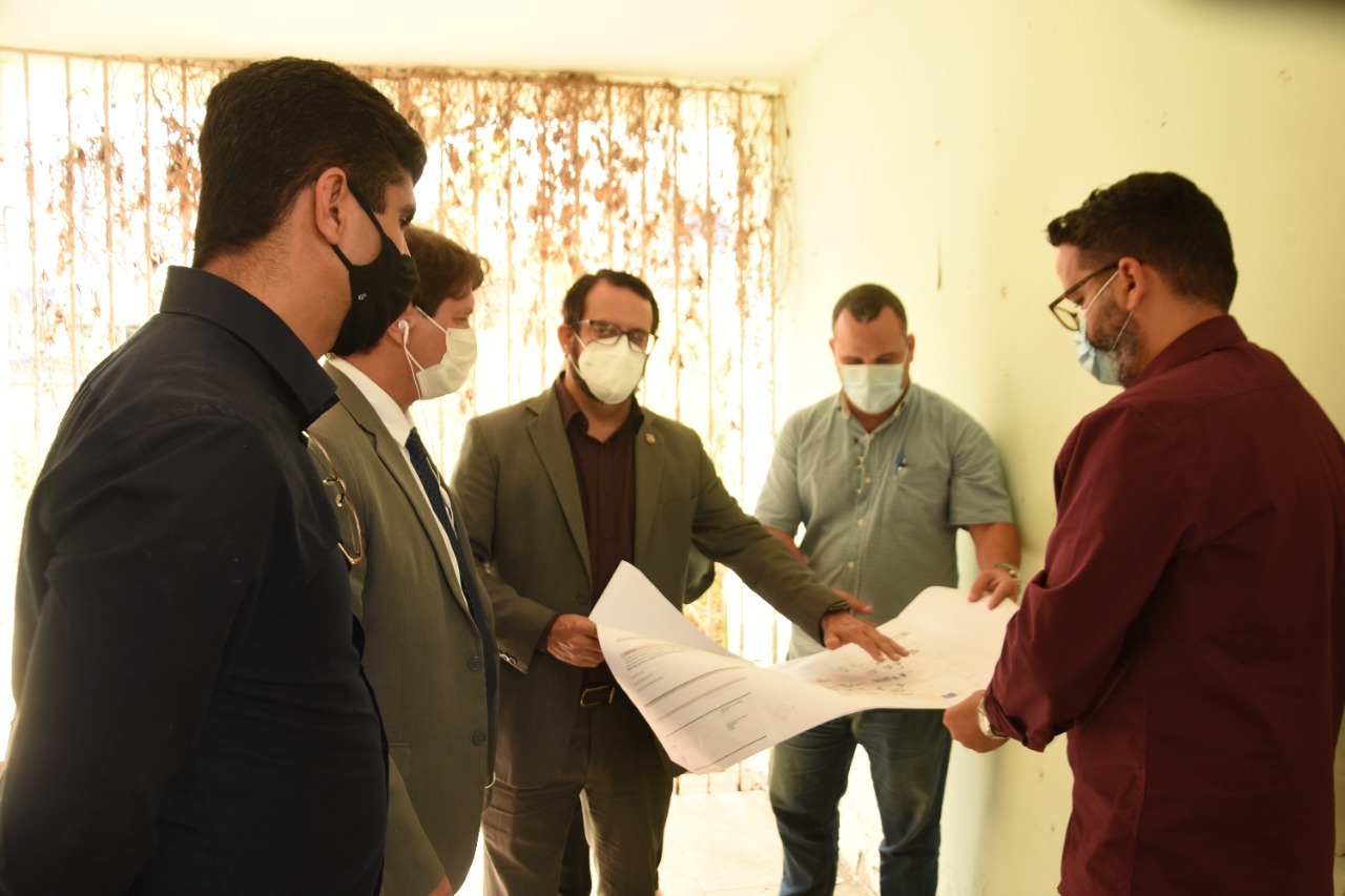 Lessa anuncia obras da nova delegacia da mulher em Caruaru