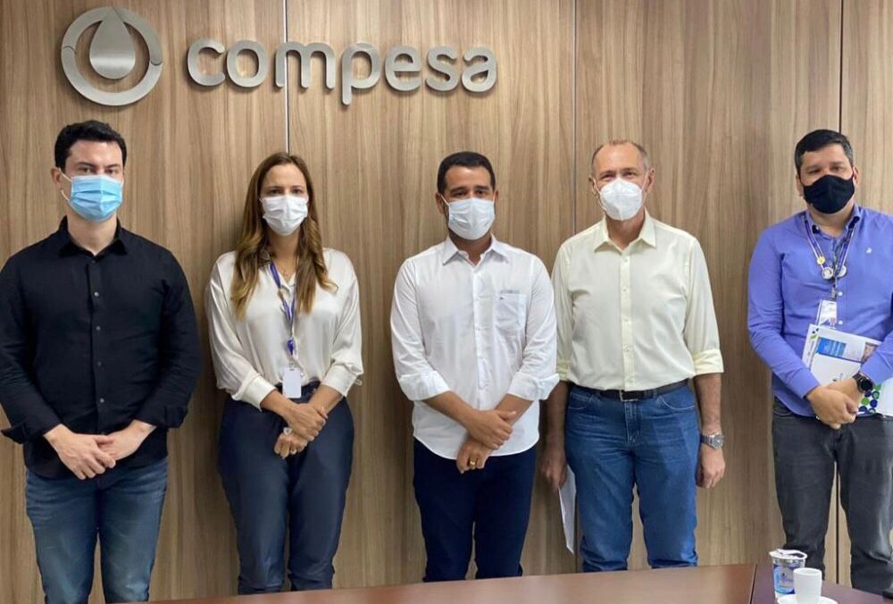 Na Compesa, Liberato pede água para zona rural de Caruaru