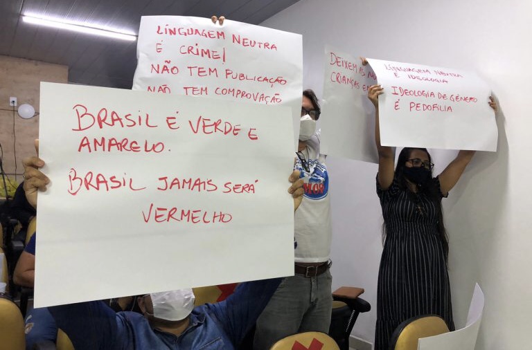 Conservadores protestam na Câmara de Caruaru: “ideologia de gênero é pedofilia”