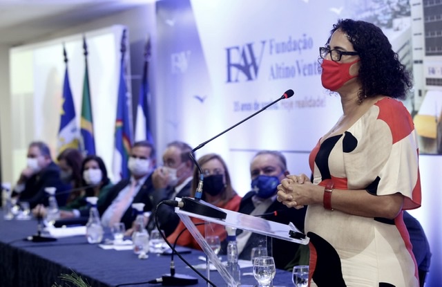 Luciana Santos prestigia inauguração da nova sede da FAV