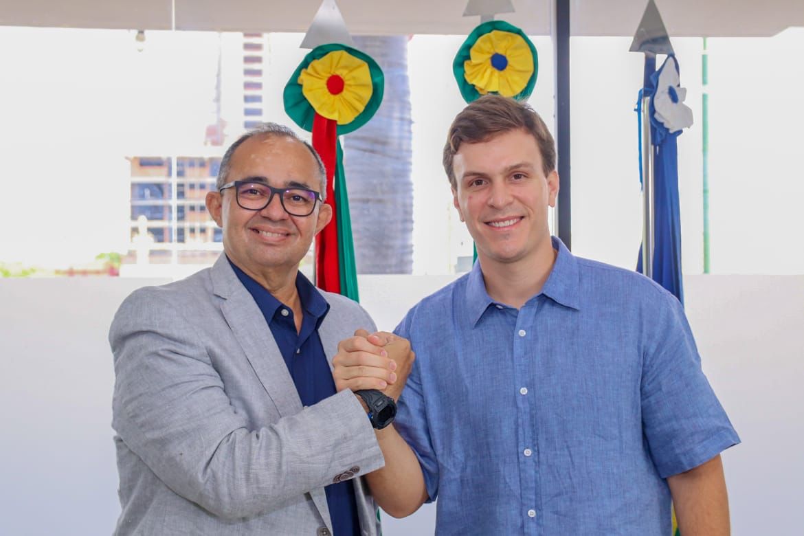 Miguel Coelho discute segurança com presidente da ACS