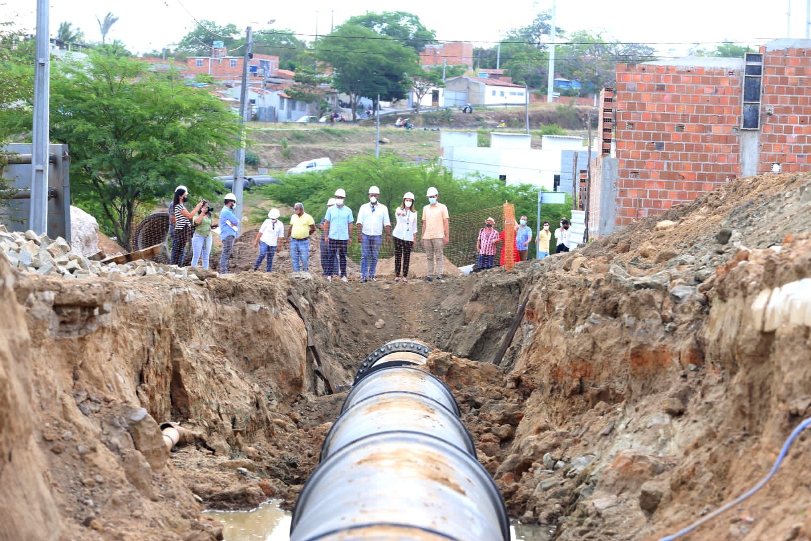 Presidente da Compesa visita obras da Adutora do Agreste em Caruaru