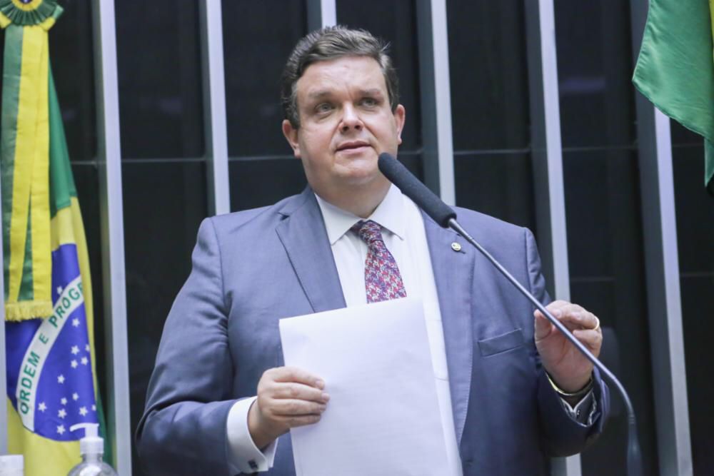 Wolney critica crise no Inep e impasse sobre Auxílio Brasil