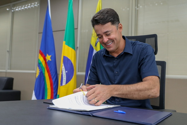 Anderson Ferreira antecipará 13º e salários de servidores