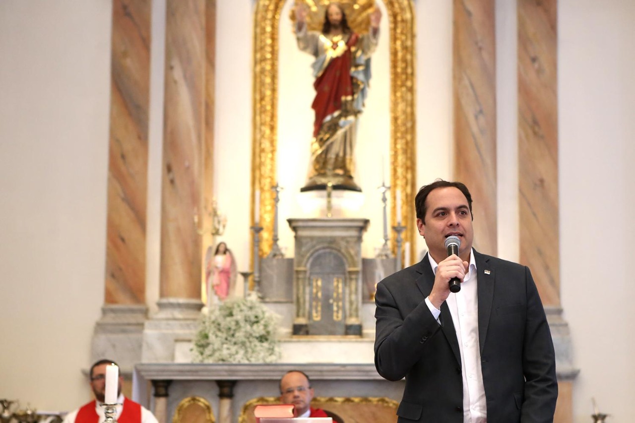 Paulo Câmara revoga decreto do passaporte vacinal para igrejas