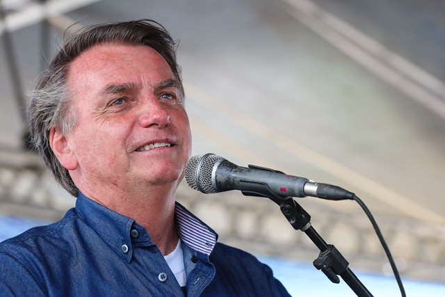 Cenário Político: palanque de Bolsonaro indefinido no estado