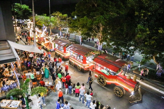 Primeiro fim de semana da Magia do Natal teve praças lotadas em Garanhuns