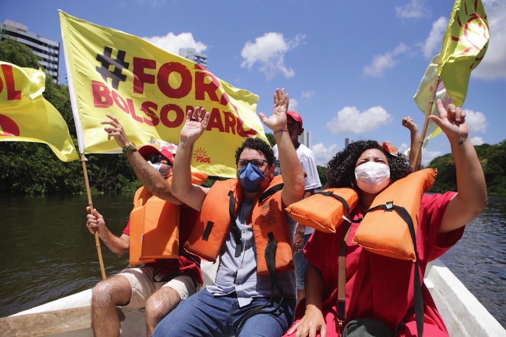 Barqueata em homenagem ao aniversário de Lula é realizada no Recife