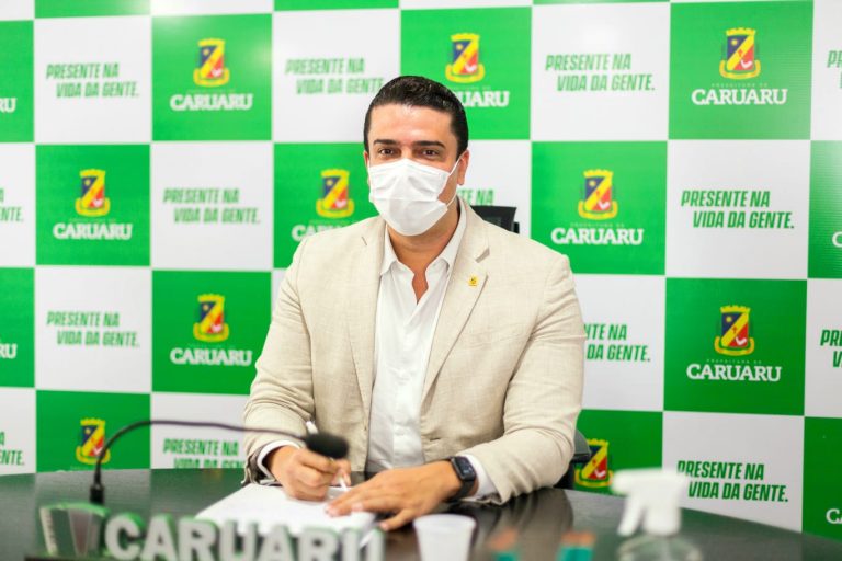 Vice-prefeito de Caruaru já sofre primeiros bombardeios