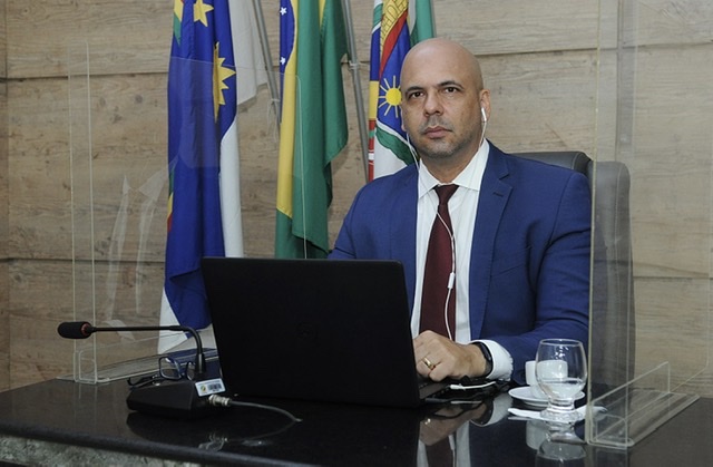 Anderson lança a “Caravana Direito Animal nas Escolas”