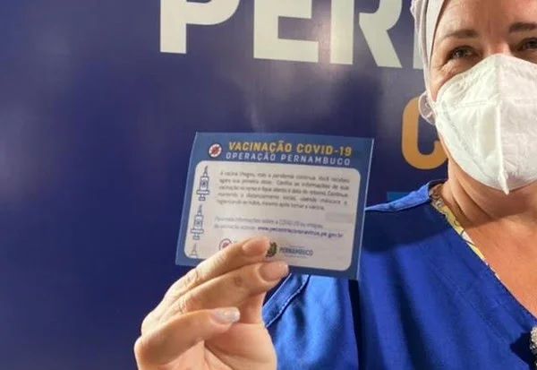 Cartão de vacina contra a Covid-19 será obrigatório para entrada em estabelecimentos públicos de PE