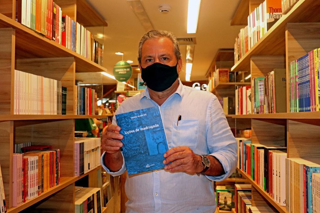 Deputado Tadeu Alencar lança livro no Recife