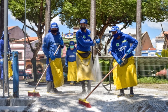 Recentro realiza mutirão de limpeza no Bairro do Recife