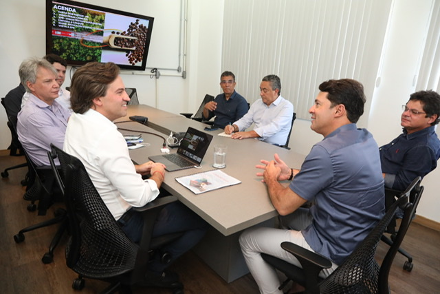 Anderson Ferreira apoia retomada da ZPE Suape no Jaboatão