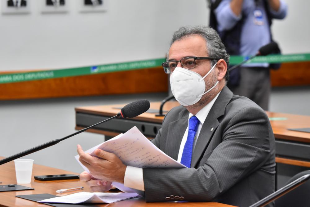 Danilo Cabral denuncia “acefalia” do Inep