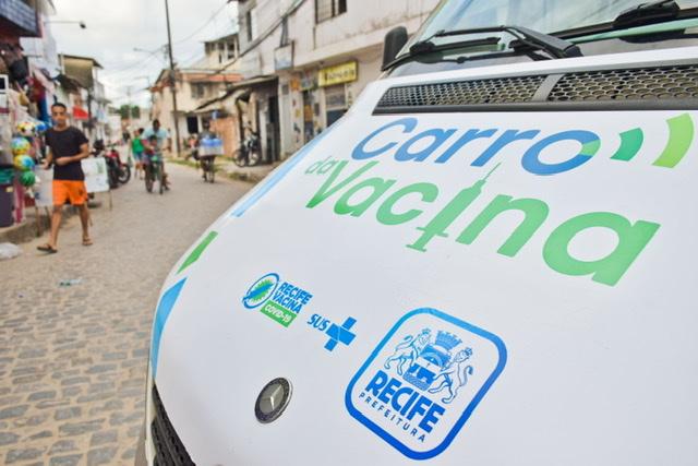 Carro da Vacina já aplicou mais de 3,6 mil doses no Recife