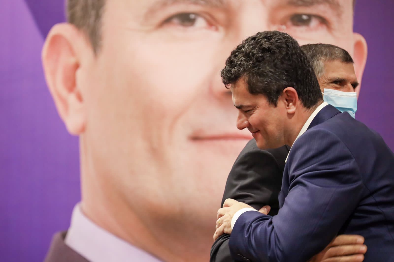 Podemos filia General Santos Cruz em evento com Sergio Moro