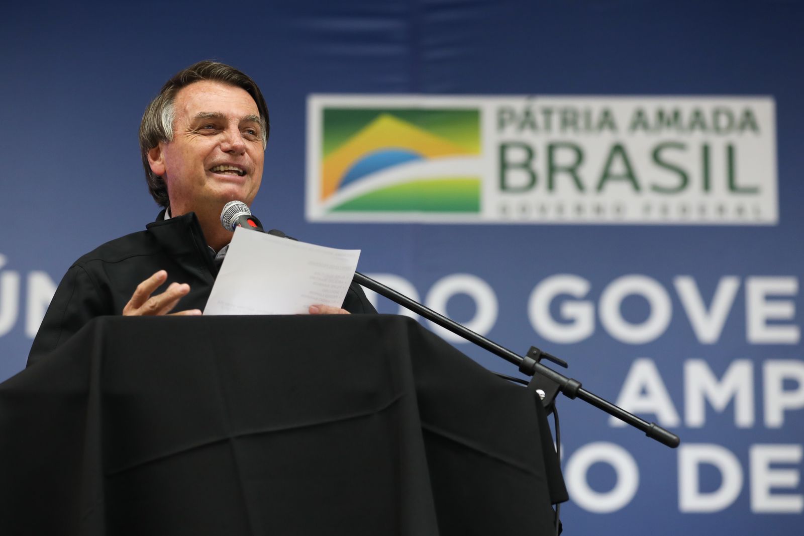 Bolsonaro define valores para os grupos do Auxílio Brasil