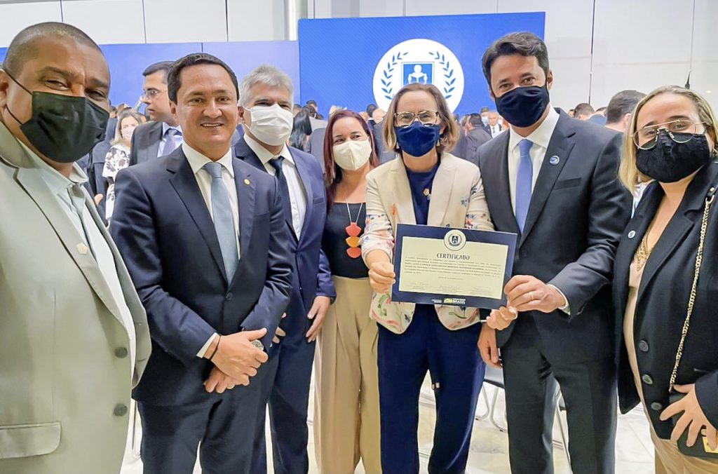 Anderson Ferreira recebe certificado de escola cívico-militar