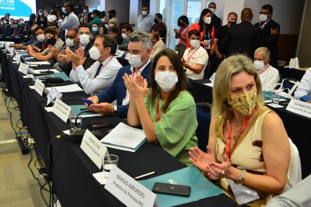 Em Sergipe, Raquel Lyra participa da 81ª reunião da FNP