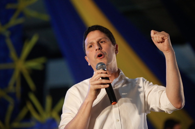 Presidente nacional do PSDB lamenta falhas no aplicativo