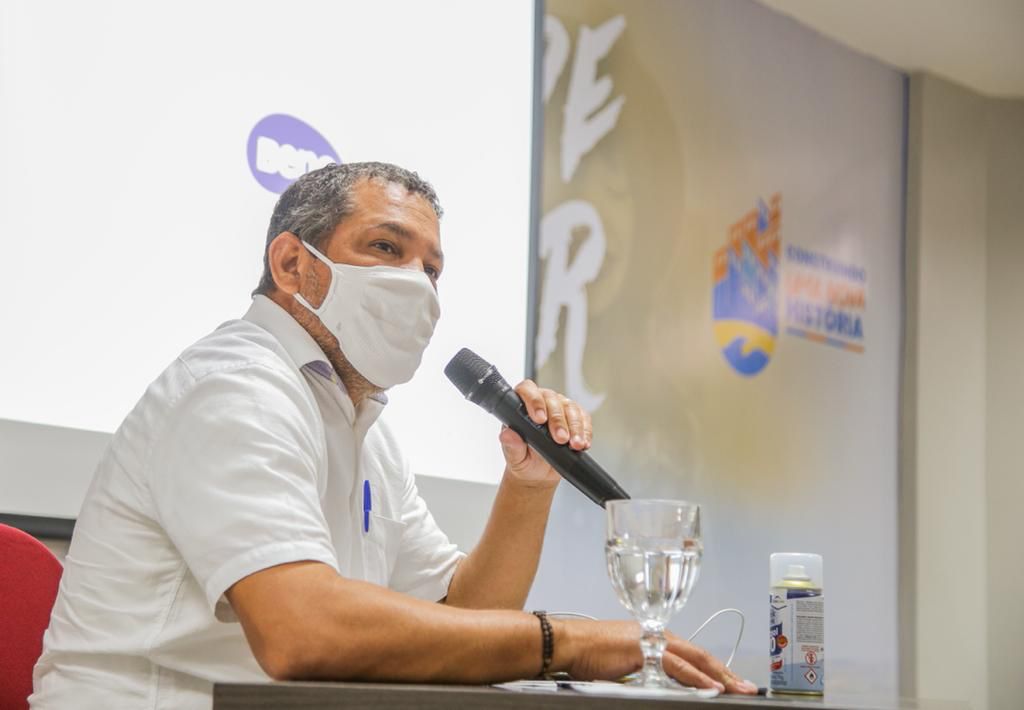 Keko anuncia antecipação de salários dos servidores do Cabo