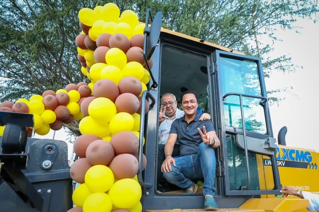 André Ferreira entrega máquina em Gravatá