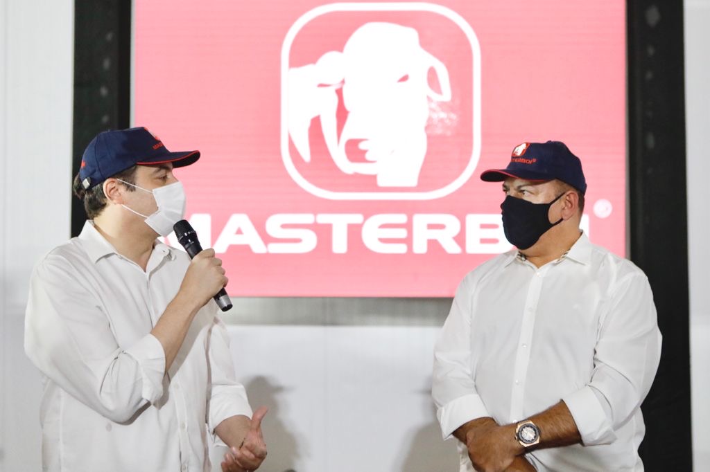 Em Canhotinho, Paulo Câmara visita obras da Masterboi