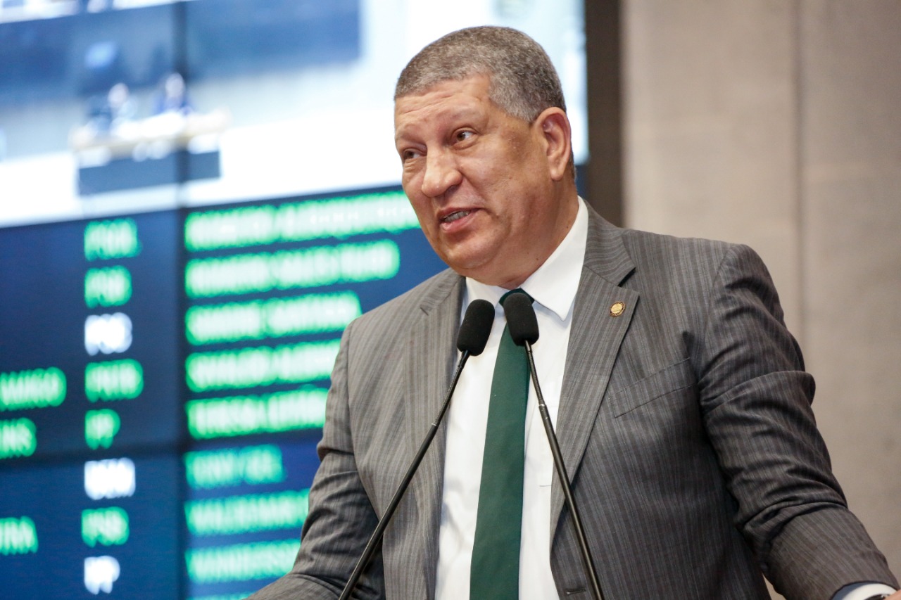 Isaltino pede audiência sobre serviço de internet em Noronha