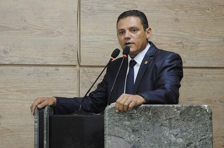 Galego de Lajes critica Direitos Humanos e confronta Perpétua Dantas