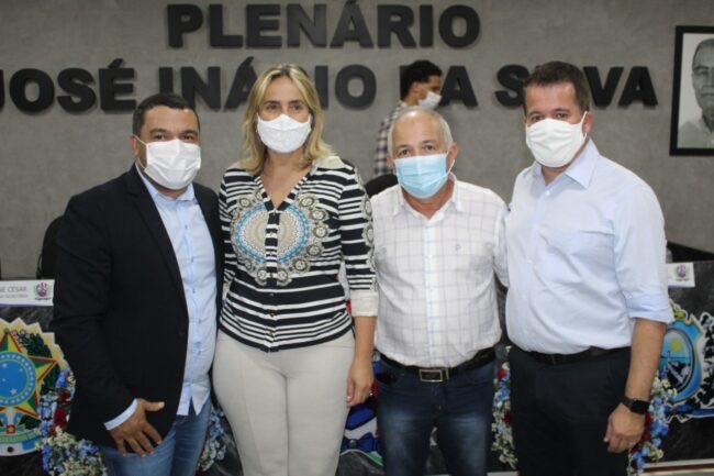 Alessandra celebra conquista de nova Van TFD para Brejo