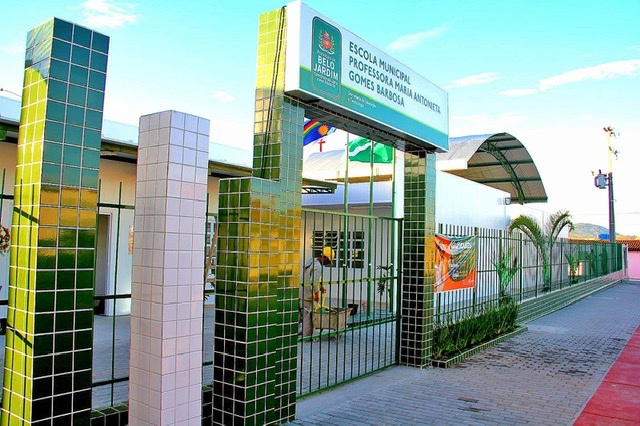 Gilvandro Estrela realiza entrega de escola em Belo Jardim