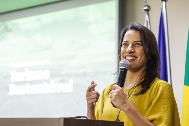 Raquel antecipa salário de dezembro dos servidores municipais