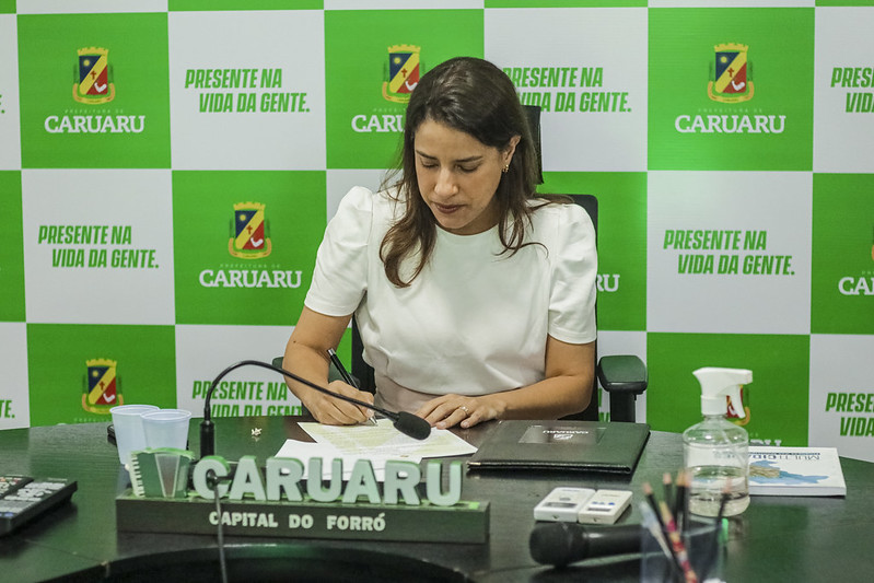 Raquel quer criar 230 cargos efetivos para professor em Caruaru