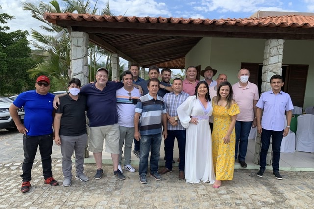 Raquel e Tony prestigiam confraternização de vereadores