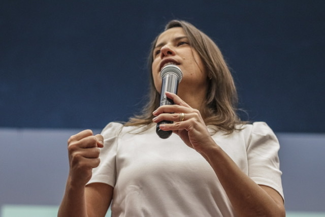 Professores orquestram movimento contra Raquel Lyra