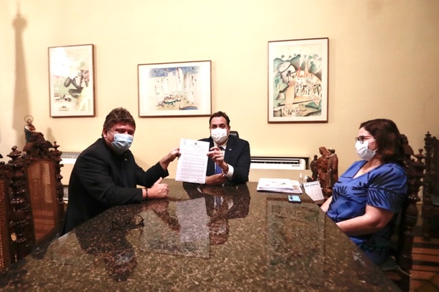 Paulo assina decreto que assegura gratuidade no transporte coletivo intermunicipal às pessoas com deficiência