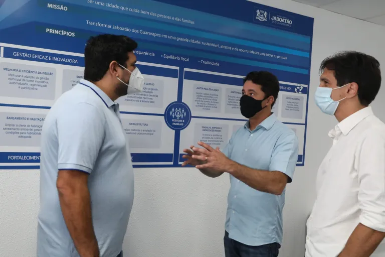 Anderson Ferreira recebe prefeito de Vicência em Jaboatão