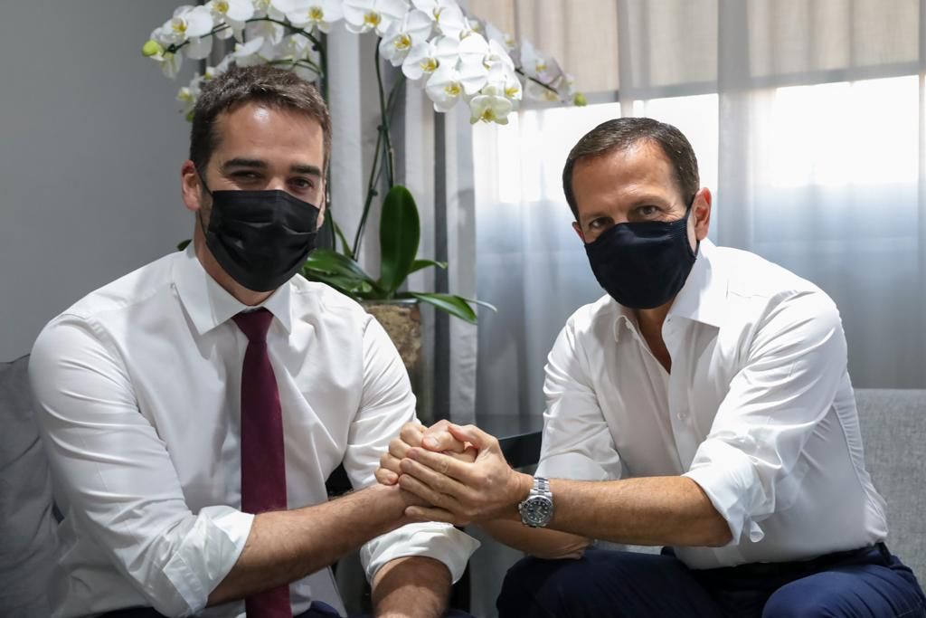 Eduardo Leite e João Doria se encontram em São Paulo