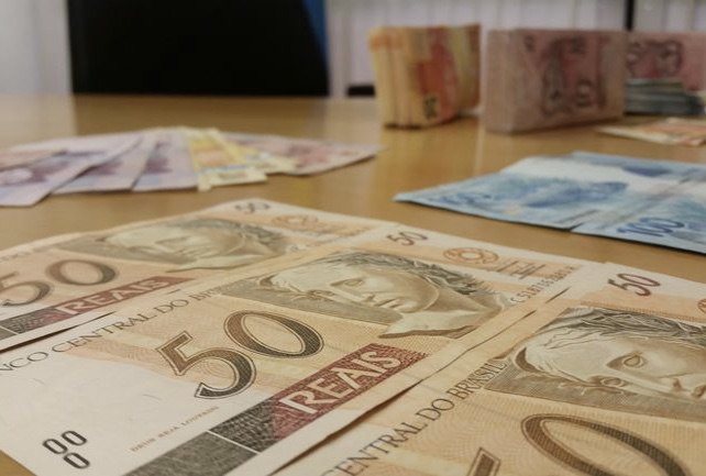 Salário mínimo passa para R$ 1.212 a partir de amanhã