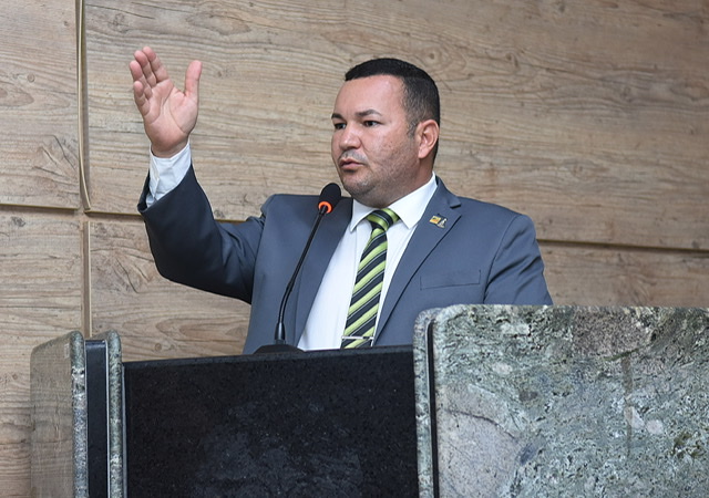 Após decisão judicial, oposição fiscaliza sede da AMTTC