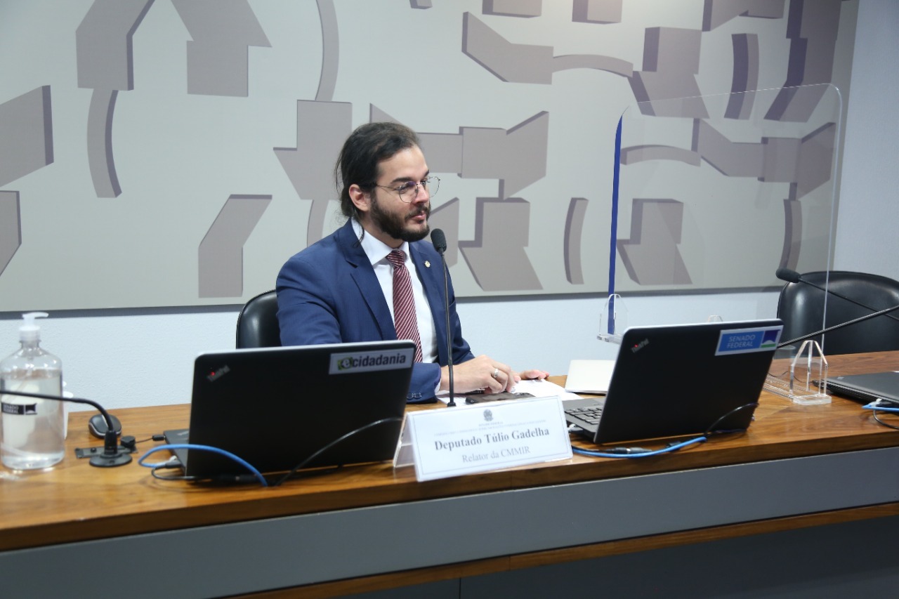 Túlio apresenta relatório da Comissão dos Imigrantes e Refugiados