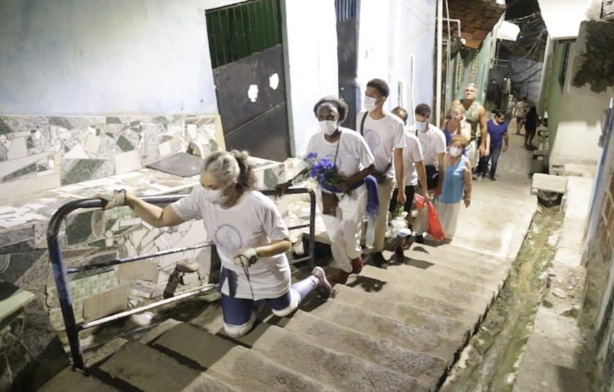 Vereadora do Recife paga promessa por libertação de Lula