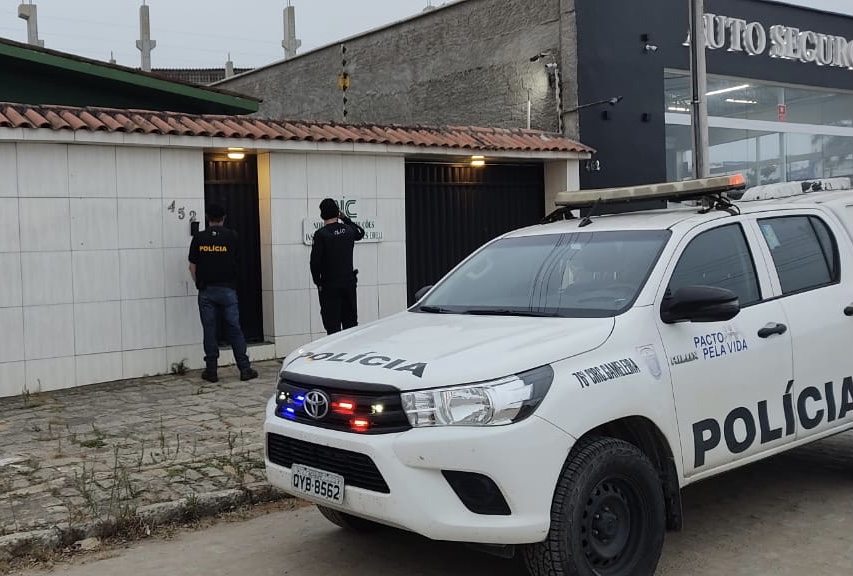Polícia cumpre operação contra fraude de licitação em Sanharó