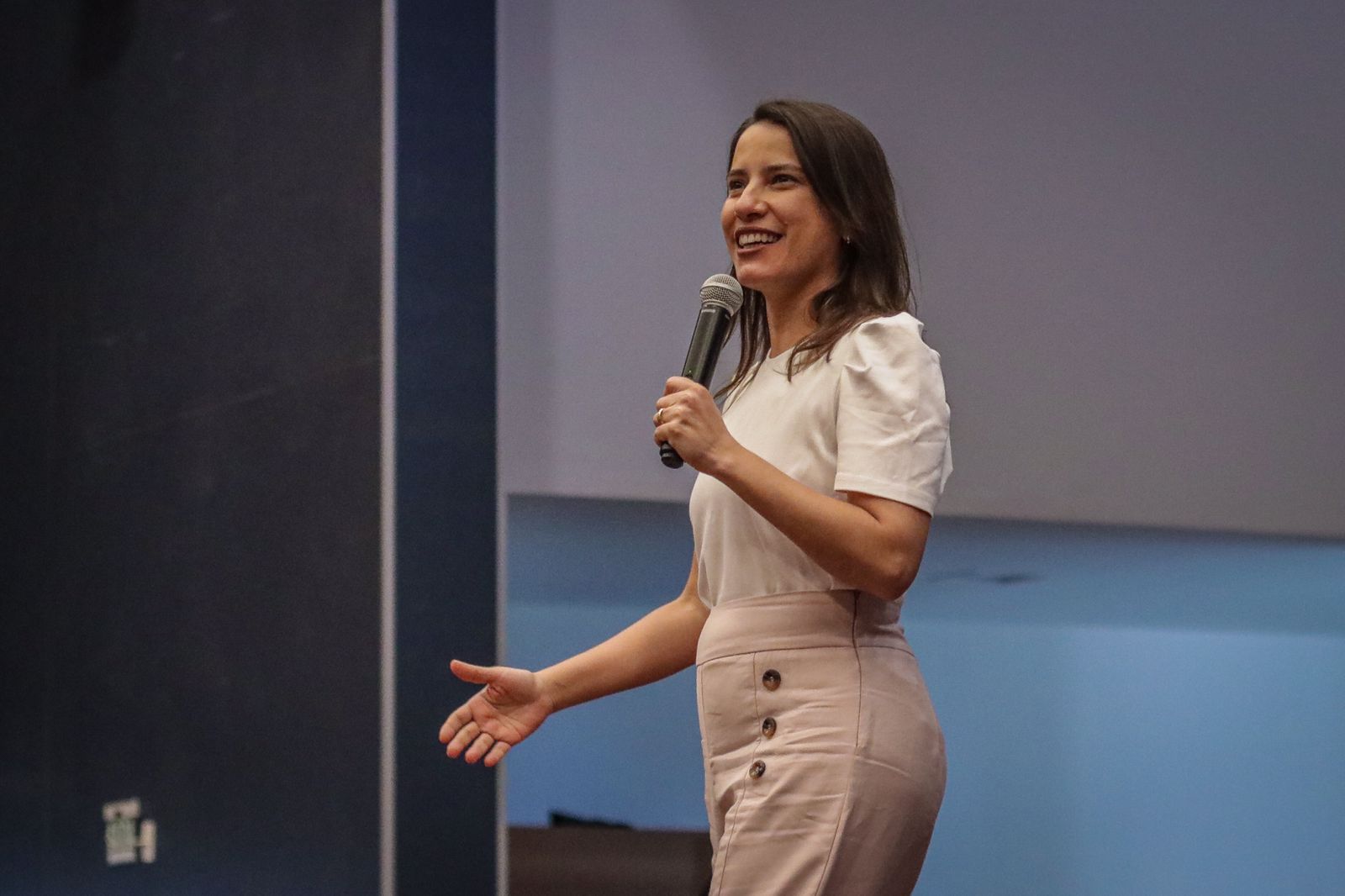 Raquel Lyra antecipa 13º salário dos servidores