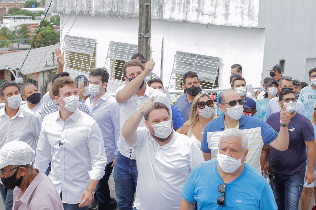 Wanderson e Miguel Coelho sobem o Morro da Conceição