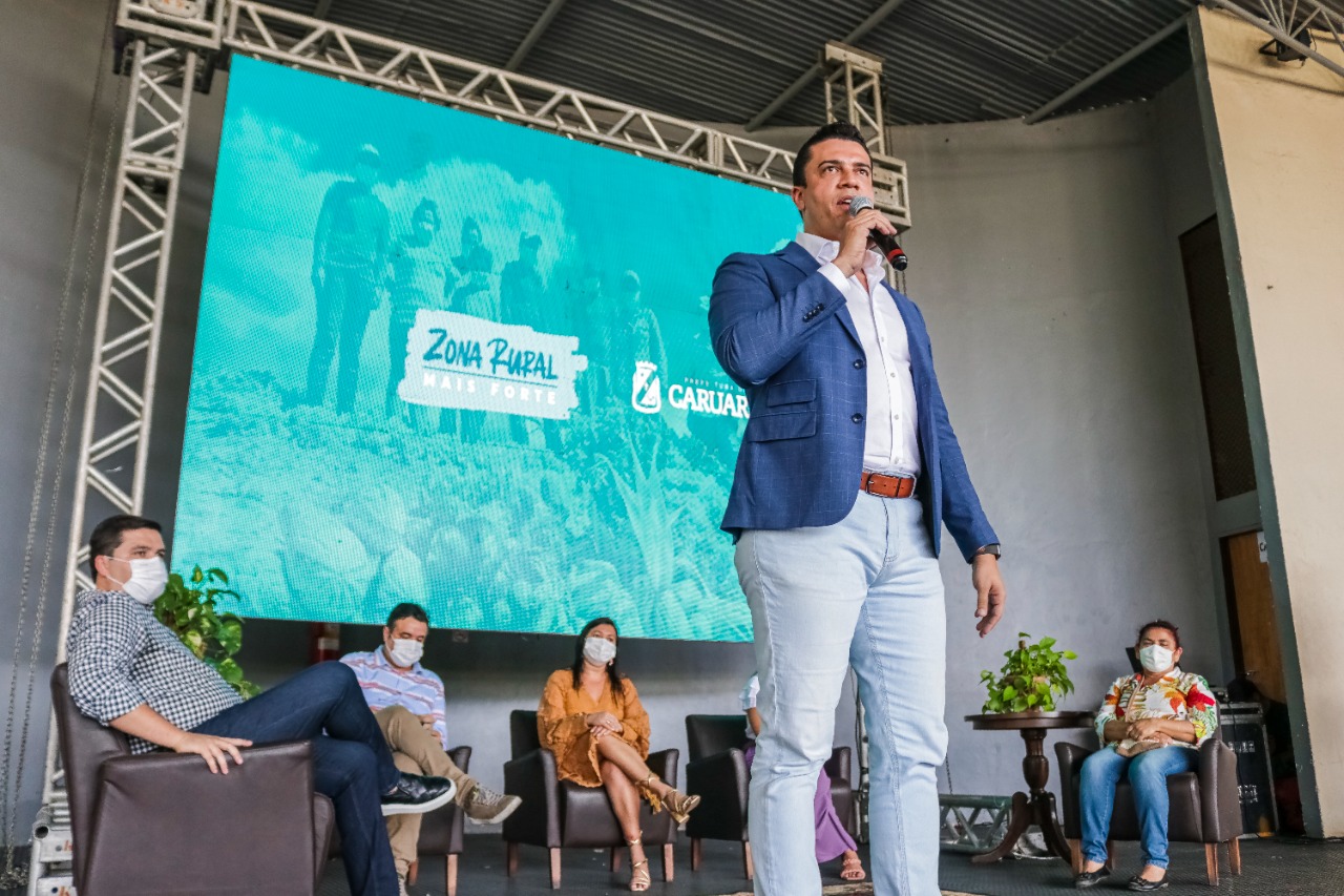 Rodrigo participa de prestação de contas para a zona rural de Caruaru