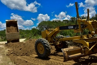 Estradas da Zona Rural de Caruaru seguem recebendo manutenção