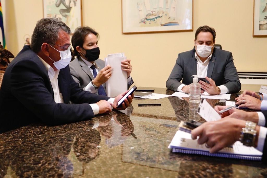 Diogo Moraes anuncia retomada da Adutora do Espírito Santo e R$ 3 milhões para São Bento do Una